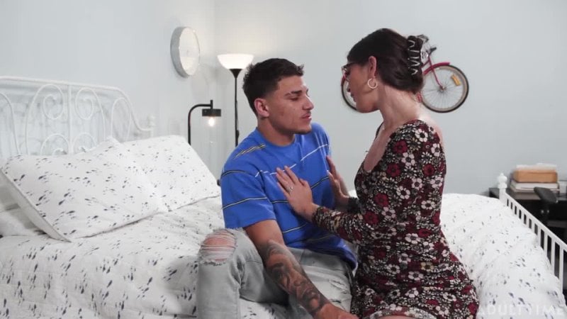 Mommysboy 24 11 13 卡特里娜小马屁股不喜欢 xxx 1080p [小奶子、巨大屁股、铁杆、深、肛交、继母、口交]